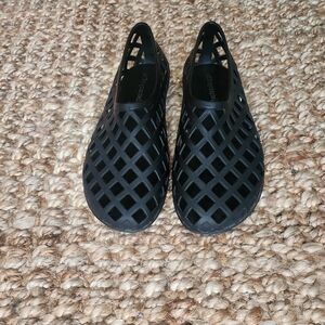 SOLD ON DP Black Woven Jelly Slip-On Shoes 7